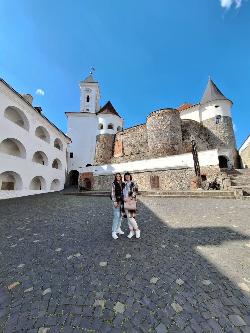 Закарпатська оздоровча подорож: Поляна, замки та терми